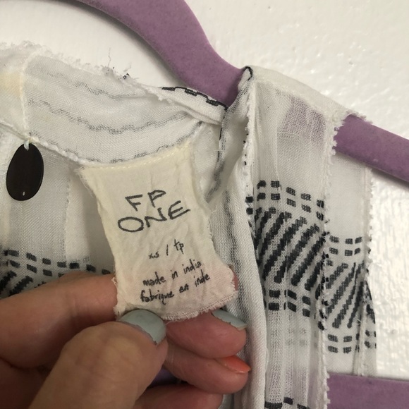 Free People ONE Women's Black & white Neck Tie Sleeveless Blouse - Picture 5 of 7